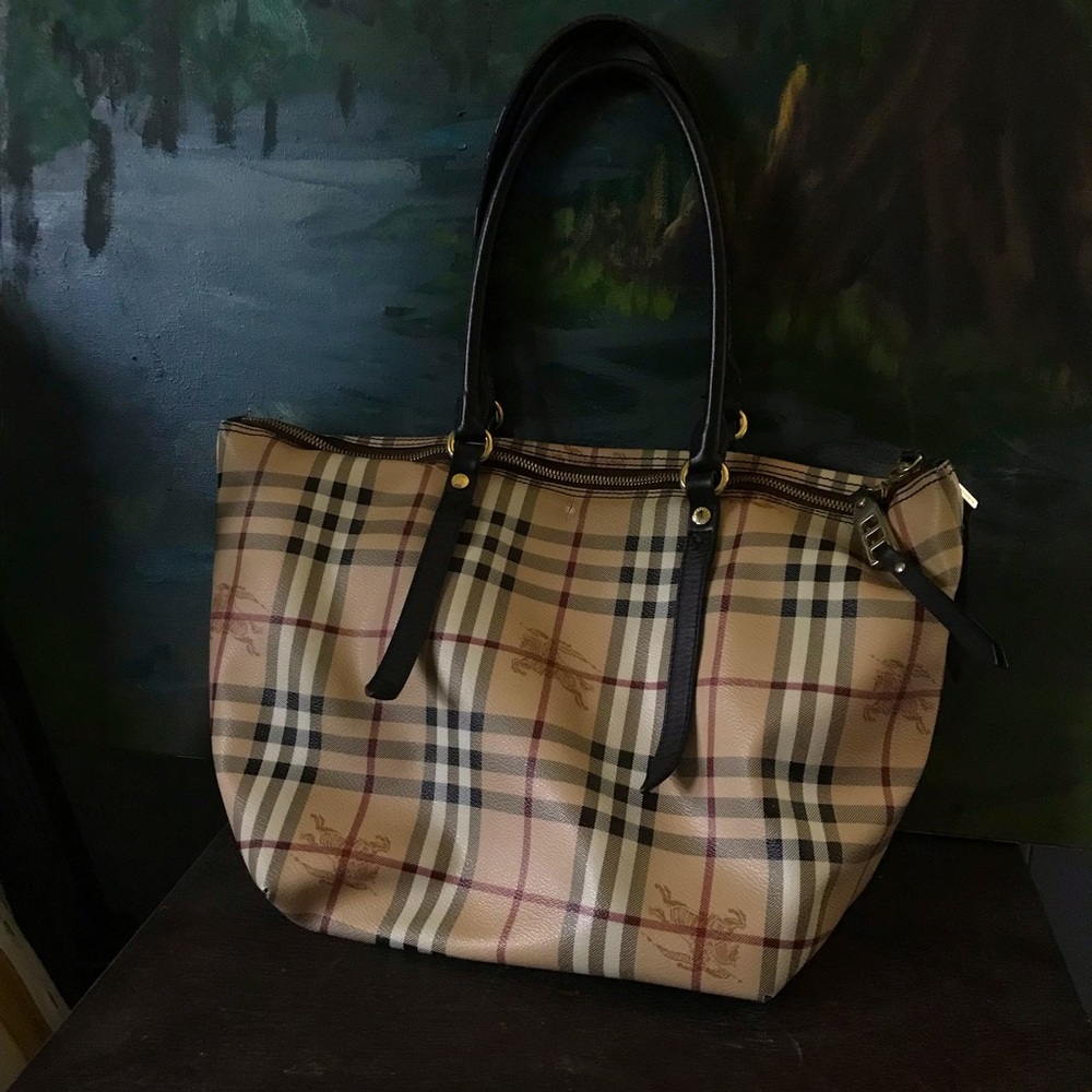 Burberry hay market purse used plaid designer